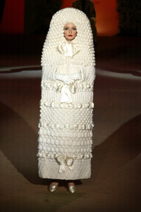 647373897_YvesSaintLaurent2002HauteCouture53.thumb.jpg.b88f587f5f7b19426779aa5185b71d2c.jpg