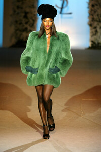 793742984_YvesSaintLaurent2002HauteCouture46.thumb.jpg.bfcb51ee90c0162bcb009f1c35bd8dc6.jpg