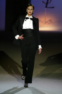 946291117_YvesSaintLaurent2002HauteCouture36.thumb.jpg.0f636a2ad370098c421b9b7285431f57.jpg