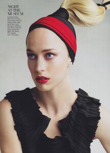 Dating_Demarchelier_US_Vogue_February_2010_02.thumb.jpg.4d30cc71812d47d1bcab88a456930a7e.jpg