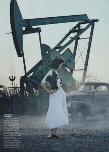 Love_Lindbergh_US_Vogue_February_2012_07.thumb.jpg.7211c42bfb10aef3c95be5a1ce7b1afe.jpg