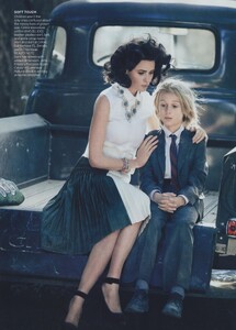 Love_Lindbergh_US_Vogue_February_2012_10.thumb.jpg.36978d617f4659e2c48fc2234d333ce9.jpg