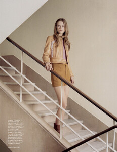 Scott_UK_Vogue_June_2015_10.thumb.jpg.56412b0962d248b584e02b780acf16a4.jpg