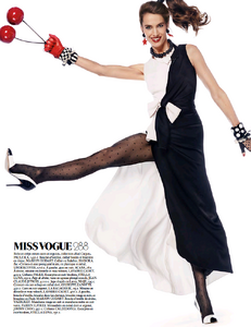 Sgura_Vogue_Paris_March_2015_05.thumb.jpg.a376d3e85ccc281d91691a6e597b2137.jpg