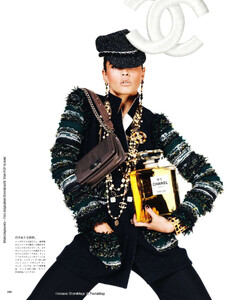 VOGUE_Japan_2011-11_Logo_06.thumb.jpg.e1def9394471ecfa70cece17e8d40c19.jpg