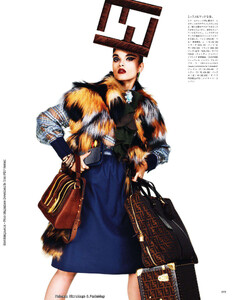 VOGUE_Japan_2011-11_Logo_09.thumb.jpg.bd7ab5783705c9a86b1cf4ee0f992412.jpg