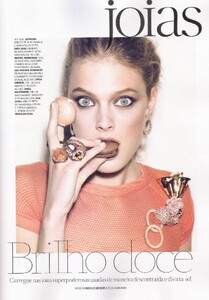 Vogue-Brasil-Agosto2011-Constance-Jablonski-02.thumb.jpg.453d2e175463e1d692b01a9a5b71e961.jpg