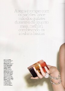 Vogue-Brasil-Agosto2011-Constance-Jablonski-05.thumb.jpg.6722ce6c3b0bef376b31ef68eb2e6d7d.jpg