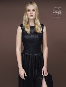 fashion_scans_remastered-anne_v-amica_italy-september_2013-scanned_by_vampirehorde-hq-8.thumb.jpg.68da175fa31e8c7a8f37078b421707d0.jpg