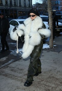 kylie-jenner-shopping-in-aspen-12-10-2022-5.jpg