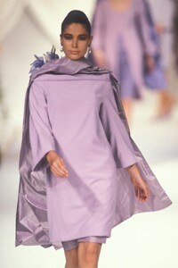 1382240282_ChristianDior1990HauteCouture103.thumb.jpg.a3026de2341224f2531065a3a2603b51.jpg