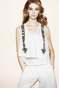 EditorialVogueJapanApril2013-3.thumb.jpg.b1eceb0bd542f27a69713d46b6fa9741.jpg