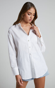 Estella_Relaxed_Button_Up_Blouse_in_White.thumb.jpg.ba09342d74e0c0b710a3cad3e0813087.jpg