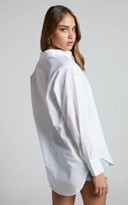 Estella_Relaxed_Button_Up_Blouse_in_White_5.thumb.jpg.d6b183b920f1896054562591a7998913.jpg