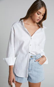 Estella_Relaxed_Button_Up_Blouse_in_White_8.thumb.jpg.7174813287a96de3068c0dbc82ae068e.jpg