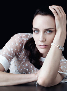 Harpers_Bazaar_UK_2013-09-311.thumb.jpg.e0ef463f9858ed75e3da17962f5b263e.jpg