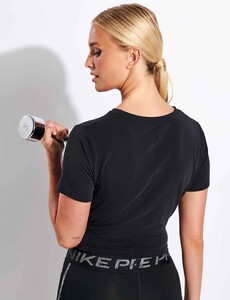 Nike-ONE-LUXE-DRIFIT-SS-TOP-DD4921-010-BLACK-REFLECTIVE-SILVER-0025.jpg