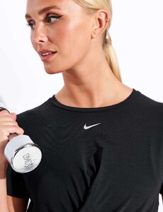 Nike-ONE-LUXE-DRIFIT-SS-TOP-DD4921-010-BLACK-REFLECTIVE-SILVER-0027.jpg