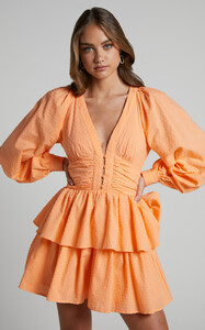 Suki_Mini_Dress_-_Plunge_Neck_Balloon_Sleeve_Tiered_Ruffle_Dress_in_Mango_2.thumb.jpg.f878c397f3ec4ba7c58b41f226657603.jpg