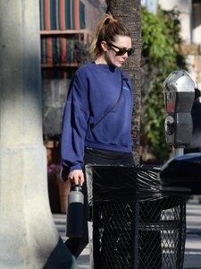 elizabeth-olsen-leaves-a-gym-in-los-angeles-01-27-2023-0.jpg