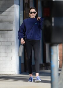 elizabeth-olsen-leaves-a-gym-in-los-angeles-01-27-2023-2.jpg