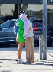 hailey-and-justin-bieber-out-and-about-in-west-hollywood-01-19-2023-2.jpg