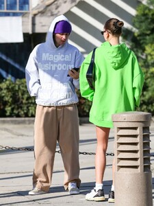 hailey-and-justin-bieber-out-and-about-in-west-hollywood-01-19-2023-9.jpg