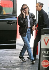 hailey-rhode-bieber-in-casual-outfit-in-beverly-hills-01-18-2023-4.jpg