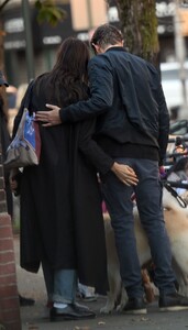 irina-shayk-and-bradley-cooper-out-for-a-walk-in-new-york-11-07-2022-2.jpg