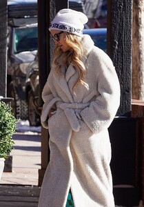 kate-hudson-out-in-aspen-12-22-2022-0.thumb.jpg.e962b1b190d2d7cfdd2863ca9e629079.jpg