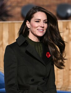 kate-middleton-arriving-at-colham-manor-childrens-centre-in-hillingdon-11-09-2022-10.thumb.jpg.eb35616d5de07685a4df639284f6f5ee.jpg