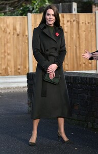kate-middleton-arriving-at-colham-manor-childrens-centre-in-hillingdon-11-09-2022-11.thumb.jpg.4a14cc235d288e7913ddceb186a851bd.jpg