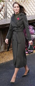 kate-middleton-arriving-at-colham-manor-childrens-centre-in-hillingdon-11-09-2022-3.thumb.jpg.39ed46aedf1707cb15fe062b8cff107d.jpg