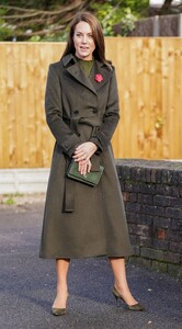 kate-middleton-arriving-at-colham-manor-childrens-centre-in-hillingdon-11-09-2022-4.thumb.jpg.f9b71a5fc43b227453de01dd9453cd57.jpg