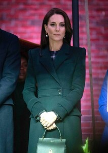 kate-middleton-formally-kicks-off-the-earthshot-celebrations-by-lighting-up-boston-city-hall-11-30-2022-1.jpg