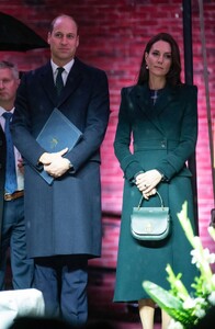 kate-middleton-formally-kicks-off-the-earthshot-celebrations-by-lighting-up-boston-city-hall-11-30-2022-2.jpg