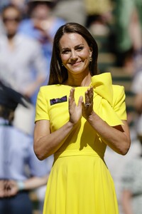 kate-middleton-women-s-final-of-the-wimbledon-tournament-in-london-07-09-2022-9.jpg