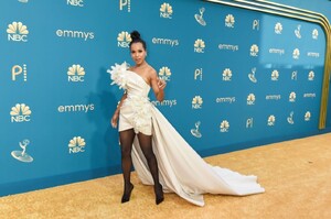 kerry-washington-emmy-awards-2022-3.jpg