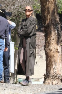 khloe-kardashian-and-kris-jenner-film-their-new-show-in-ventura-03-10-2022-9.jpg