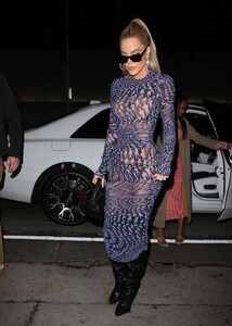 khloe-kardashian-and-malika-haqq-at-craig-s-in-west-hollywood-03-09-2022-6.jpg