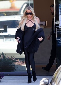 khloe-kardashian-in-a-black-catsuit-burbank-02-10-2022-6.jpg