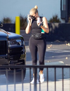 khloe-kardashian-in-spandex-los-angeles-09-20-2021-3.jpg