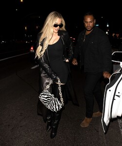 khloe-kardashian-kylie-s-private-dinner-party-celebration-in-la-04-05-2022-5.jpg