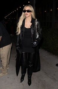 khloe-kardashian-kylie-s-private-dinner-party-celebration-in-la-04-05-2022-6.jpg