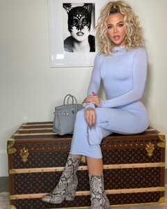 khloe-kardashian-outfit-01-23-2022-4.jpg