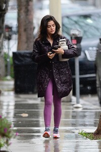 lucy-hale-heads-to-the-gym-in-la-01-14-2023-5.jpg