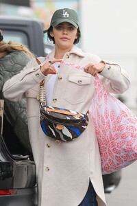 lucy-hale-shopping-at-erewhon-market-in-studio-city-12-30-2022-5.jpg