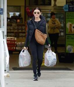 lucy-hale-shopping-at-petco-in-la-01-02-2023-6.jpg