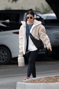 lucy-hale-stopping-for-her-protein-shake-at-erewhon-in-los-angeles-01-13-2023-1.jpg