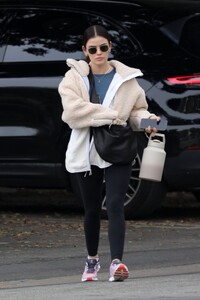 lucy-hale-stopping-for-her-protein-shake-at-erewhon-in-los-angeles-01-13-2023-4.jpg